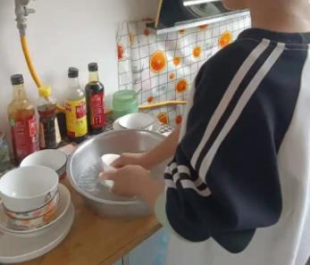 本溪帮妈妈做家务的收获有哪些？